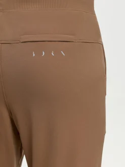 Born Living Yoga Jogger Tiber Chestnut>Hombre Pantalones · Joggers