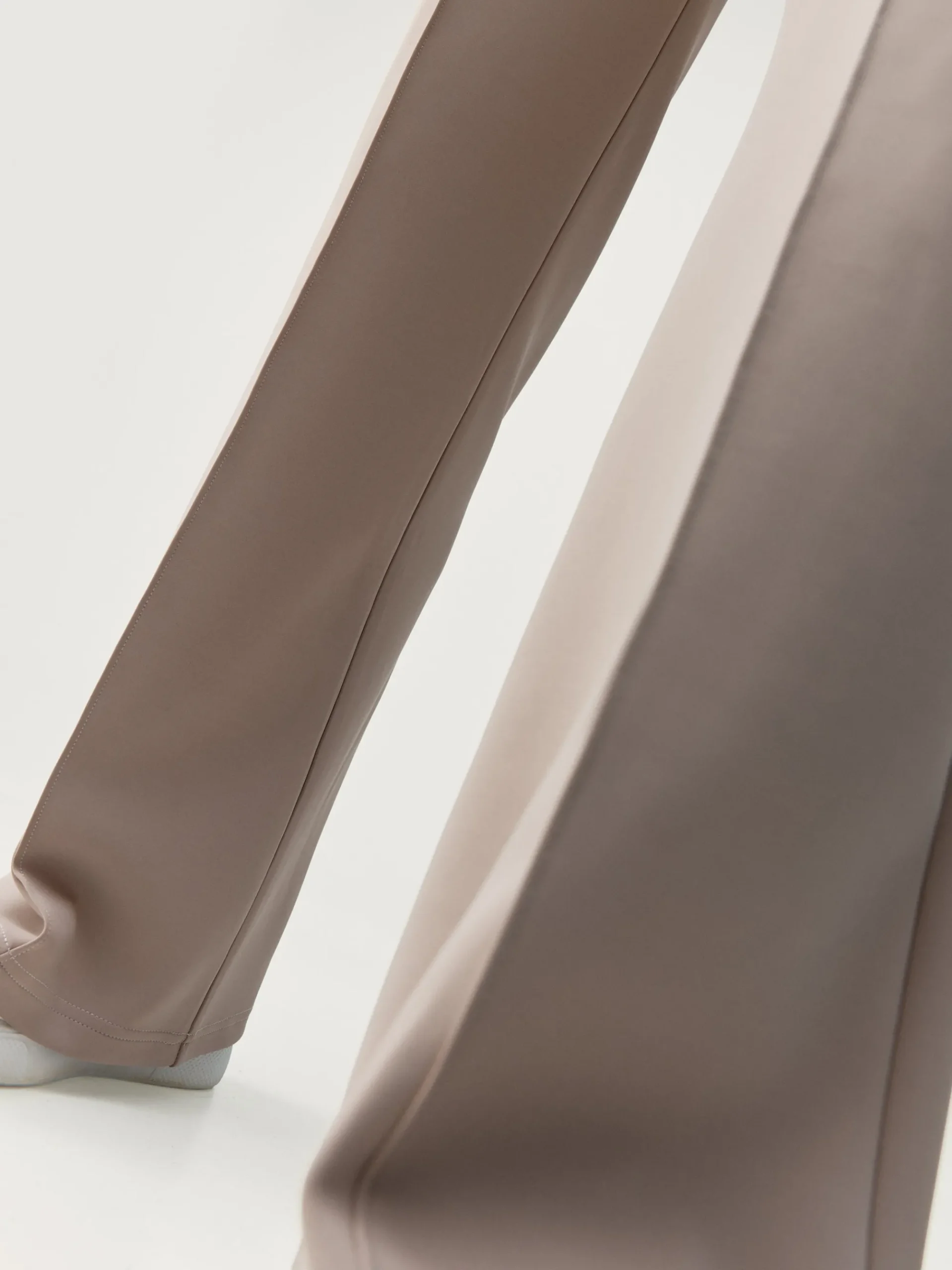 Born Living Yoga Pants Iniya Dark Grain>Mujer Pantalones · Joggers