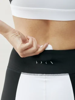 Born Living Yoga Short Darana Black/White/Beige><noscript><img width=
