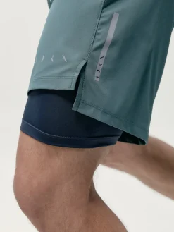 Born Living Yoga Short Natron Grey Green/Road Gray>Hombre Pantalones Cortos