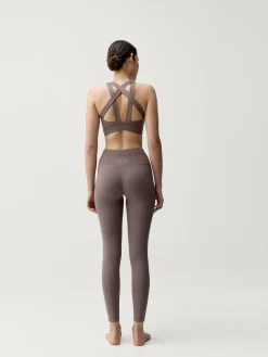 Born Living Yoga Top Asura Topo><noscript><img width=