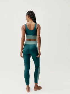 Born Living Yoga Top Maiko Iceberg Green/Deep Green>Mujer Sujetadores Deportivos