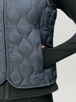 Born Living Yoga Vest Kenal Dark Onix><noscript><img width=