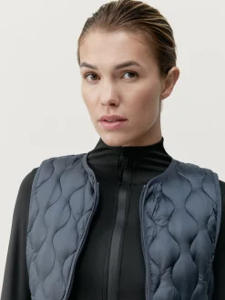 Born Living Yoga Vest Kenal Dark Onix><noscript><img width=