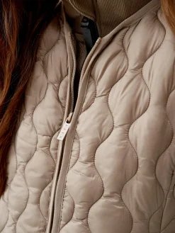 Born Living Yoga Vest Kenal Nut><noscript><img width=